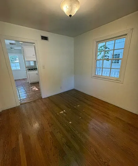 13810 Magnolia Blvd — Photo 11