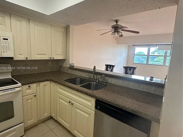9500 SW 3rd St #254 — Photo 7