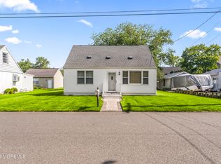 81 Illinois Ave, Waretown, NJ 08758