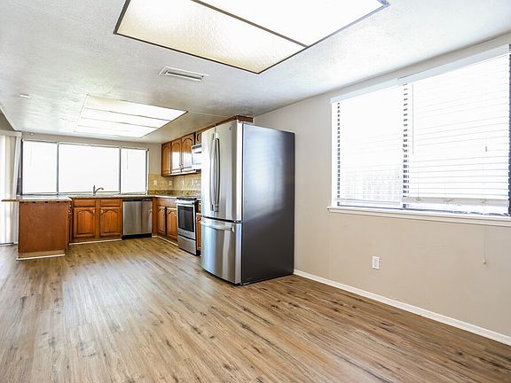 5th image of 4141 Yellowleaf Dr