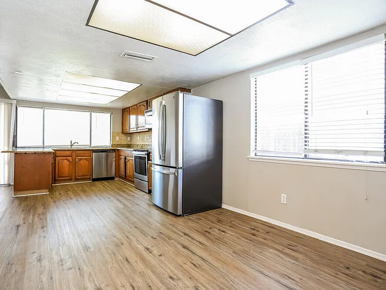 4141 Yellowleaf Dr — Photo 5