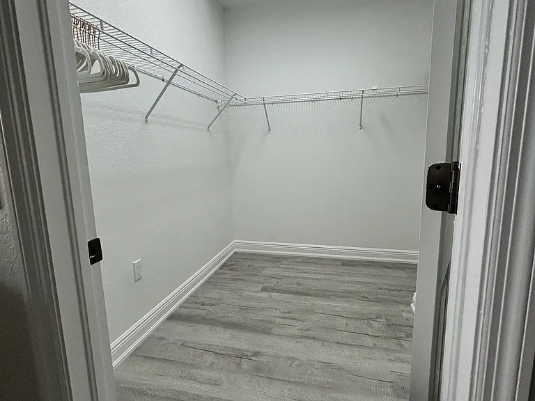 Closet 2