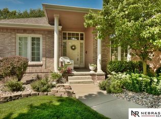 7916 Brentwood Dr, La Vista, NE 68128