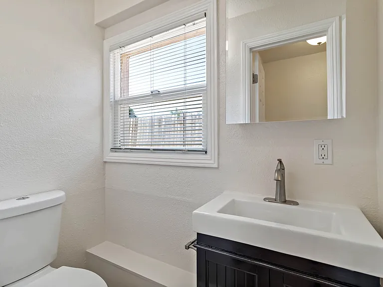 137-139 4th St #139-C — Photo 7