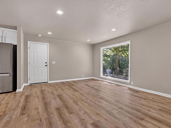 5th image of 16 Cambre Cir