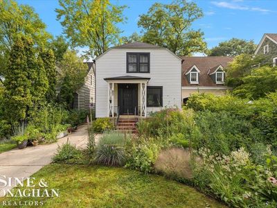 82 Kerby Rd, Grosse Pointe Farms, MI, 48236