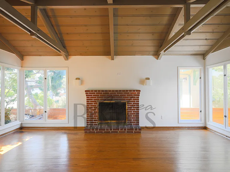 7 Ramona Ave — Photo 2