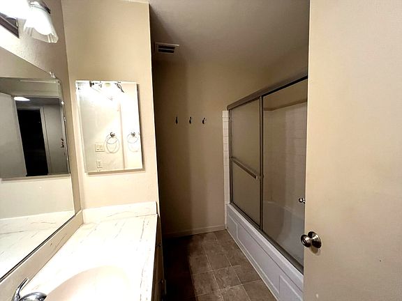 4th image of 1607 Cindy Cir APT B