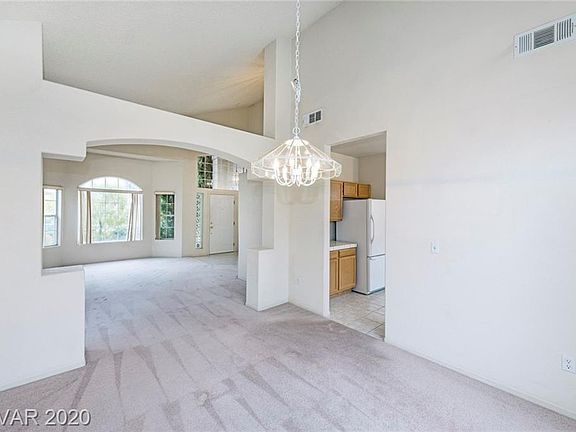 5th image of 1600 Camarillo Dr