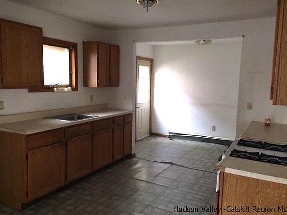 5th image of 110 Franklin St