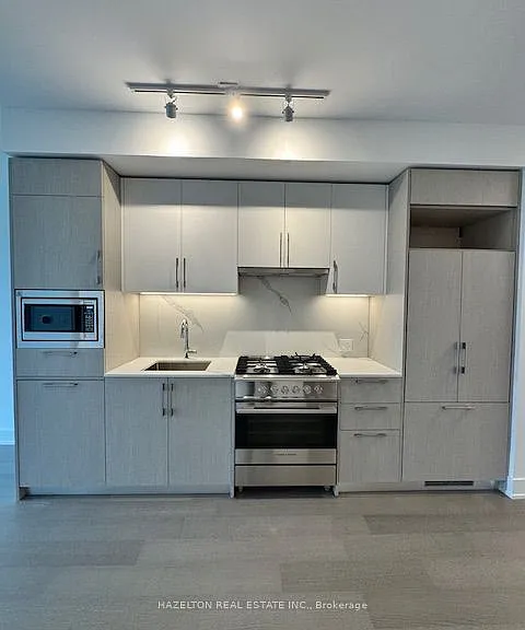 8 Manor Rd W #608 — Photo 2