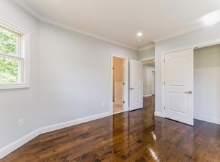 90 Willets Rd, Old Westbury, NY 11568