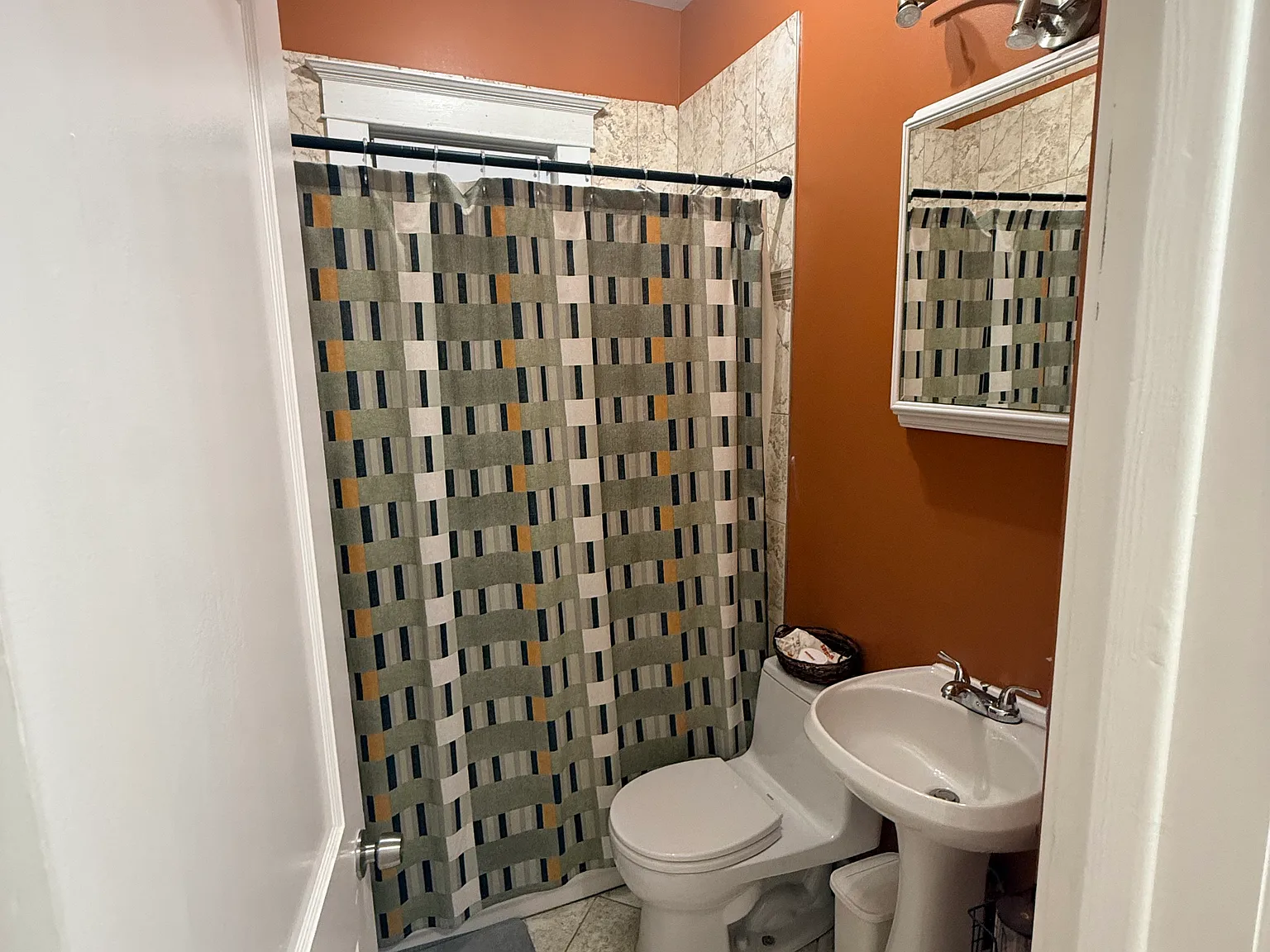 2 bed, 900 sqft, $1,800 — Photo 4