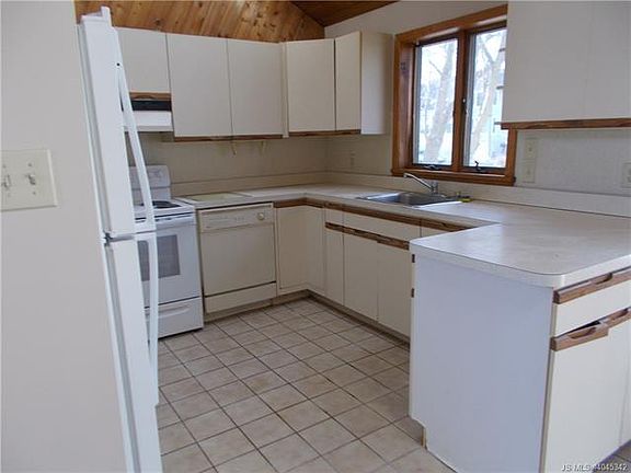 3rd image of 807 Forepeak Dr