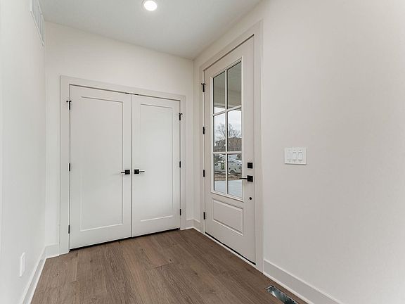 3rd image of 5153 N Colonial Ave