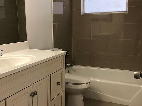 2nd image of 575 NE 143rd St APT 302