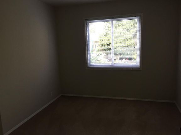 5th image of 325 Serrano Dr