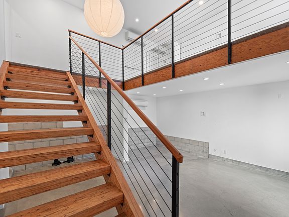 4th image of 1662 Lucile Ave #3/4