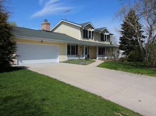 W166N10539 Surrey Dr, Germantown, WI 53022