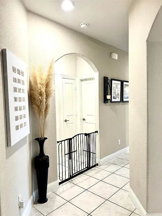 3 bed, 1882 sqft, $2,295 — Photo 3