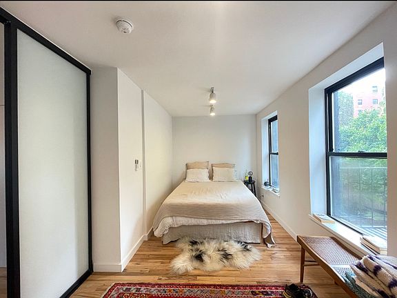 4th image of 742 Driggs Ave #2