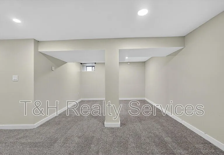320 W 39th St — Photo 24