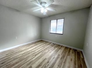 1000 Hazel St #11D, Pella, IA 50219