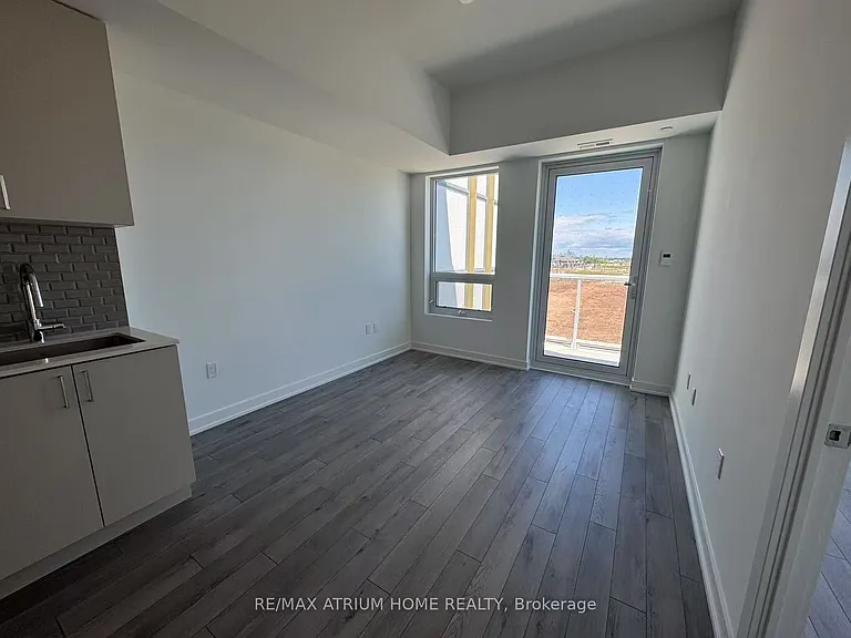 1005 Dundas St E #536 — Photo 5