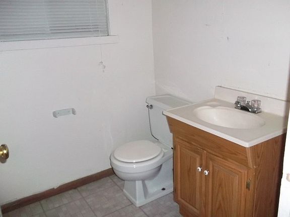 4th image of 10451 S Avenue L