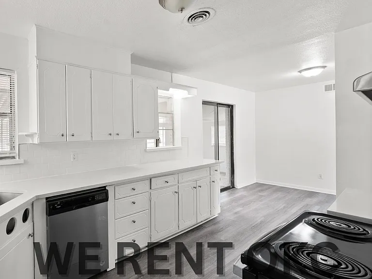 1625 SW 67th St — Photo 17