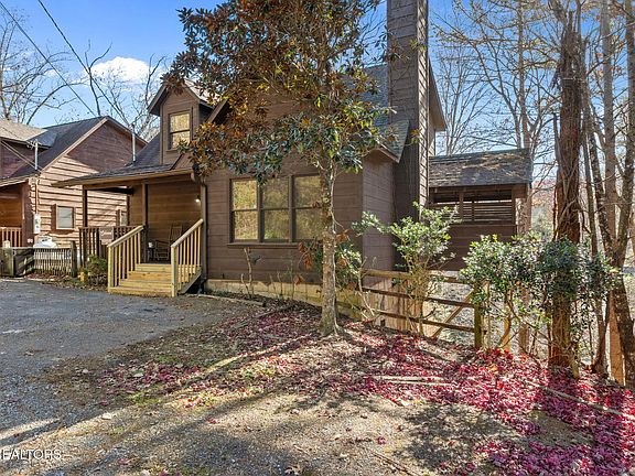 4th image of 448 Silver Maple Ln
