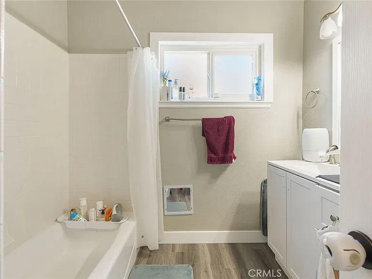 2358 Snowden Ave — Photo 24