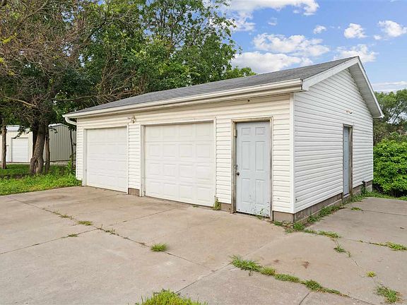 3rd image of 925 Lake Park Blvd