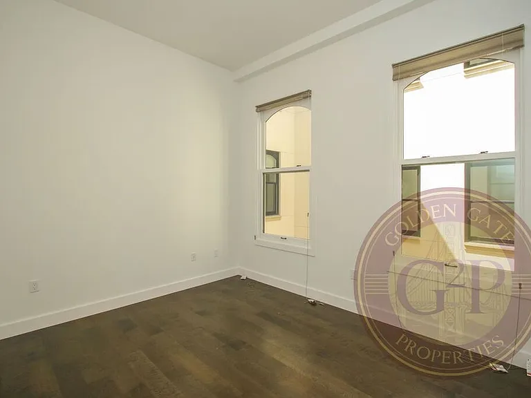 722 Montgomery St — Photo 10