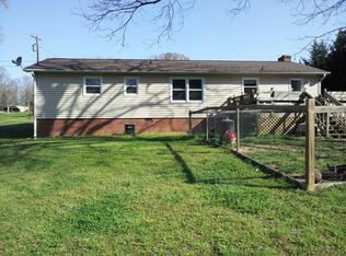 638 Garvin Lake Rd, Gaffney, SC 29340