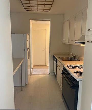 4th image of 604-36 S Washington Sq #1505