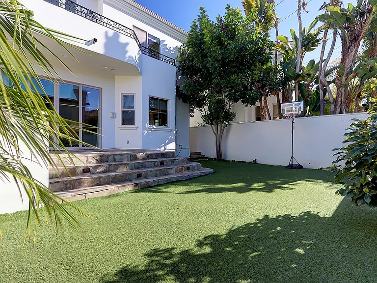 2611 Palm Ave — Photo 44
