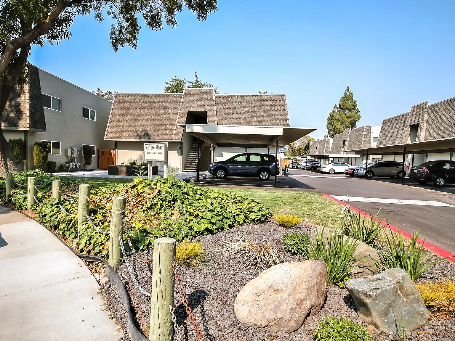 2 bed, 830 sqft, $2,000 — Photo 2