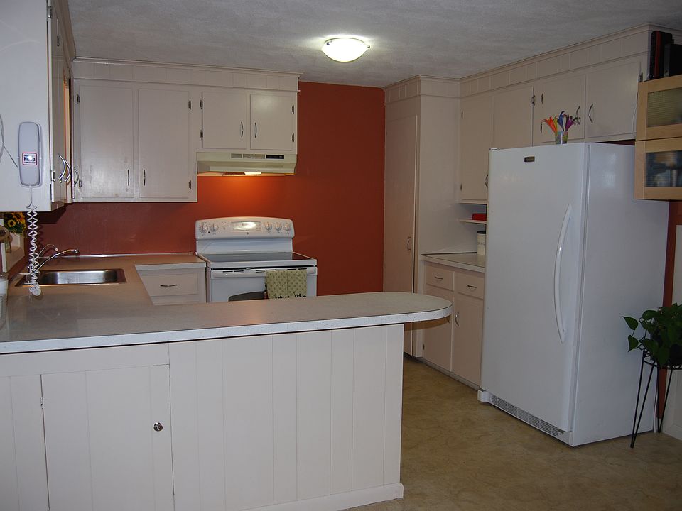 1st image of 9 Taylor Cir