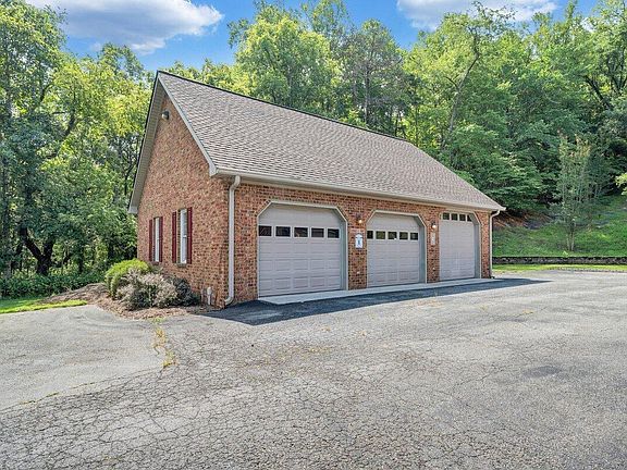 2nd image of 2655 Rutrough Rd