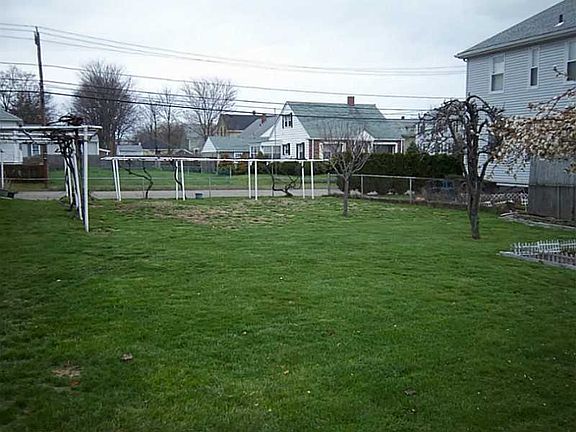 4th image of 349 Mauran Ave