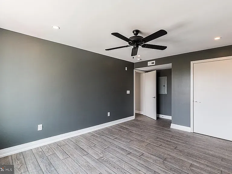 512 E Girard Ave #305 — Photo 9