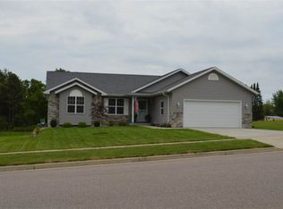 633 Lake View Ave, Merrimac, WI 53561