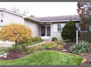 400 Maple Dr, Linden, MI 48451