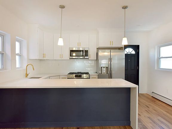 5th image of 11817 218th St