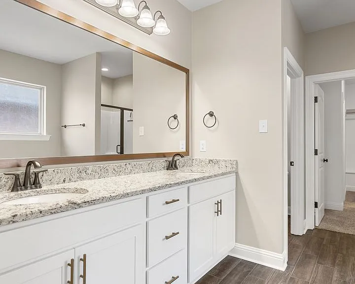 211 Hyperion St — Photo 11