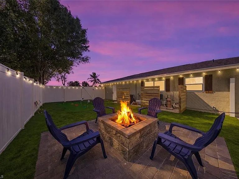 2473 Poinciana St — Photo 2