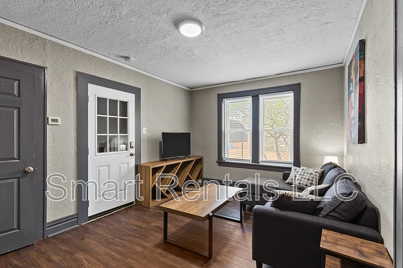 1 bed, 1.0 bath, 700 sqft, $899 — Photo 4