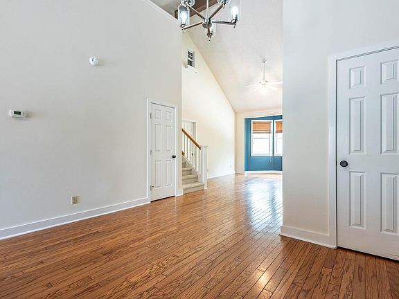 4th image of 407 S Madison St