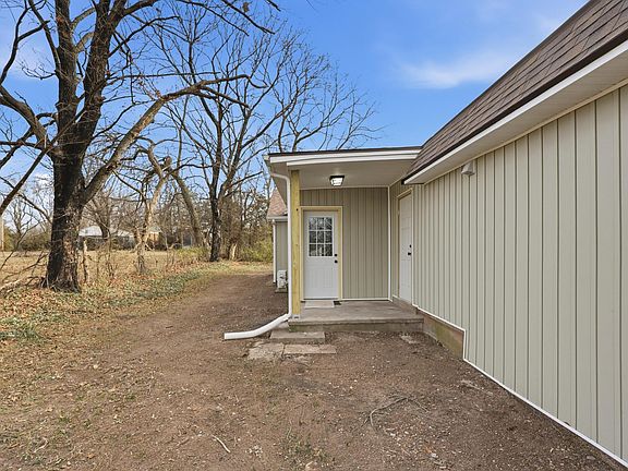 5th image of 305 W Maple Street